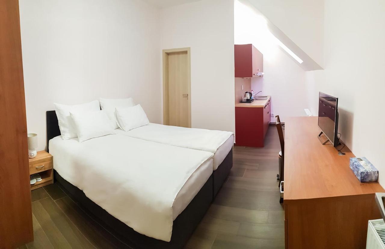 Apartment De Luna ปราก ภายนอก รูปภาพ