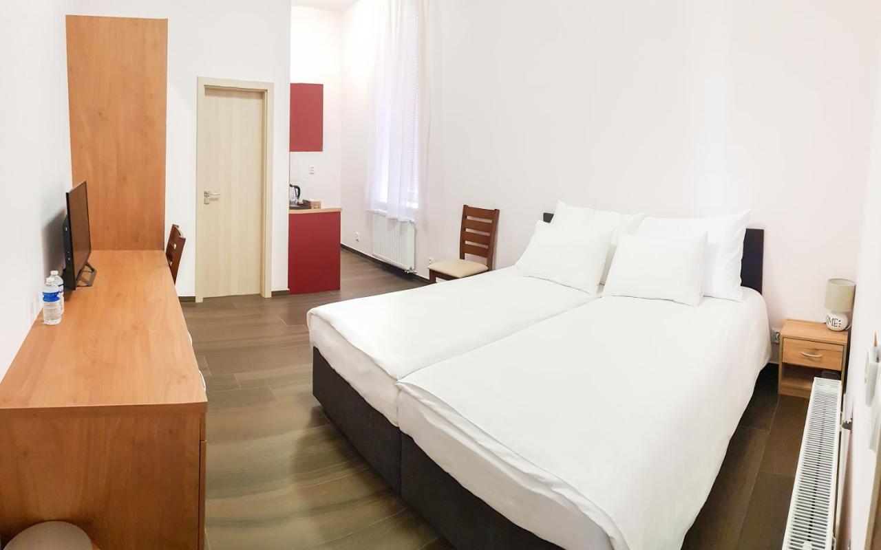 Apartment De Luna ปราก ภายนอก รูปภาพ