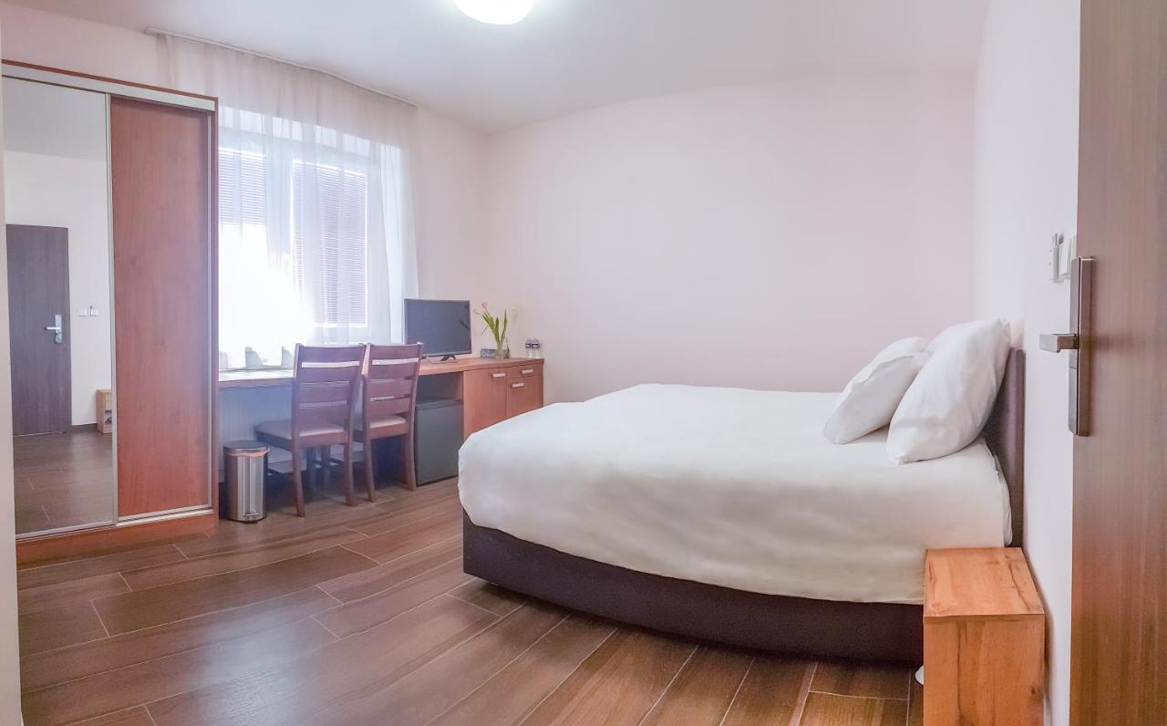 Apartment De Luna ปราก ภายนอก รูปภาพ
