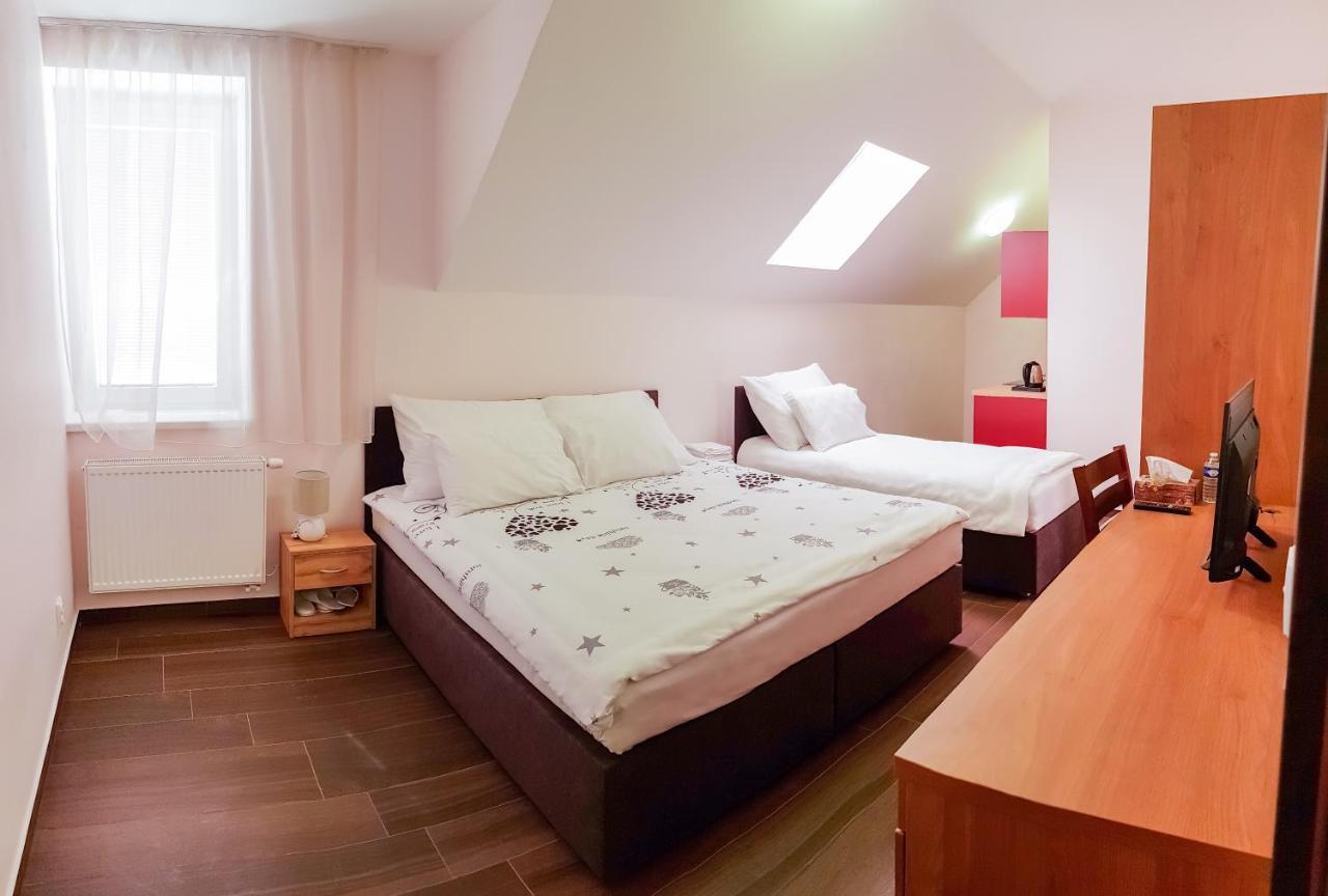 Apartment De Luna ปราก ภายนอก รูปภาพ